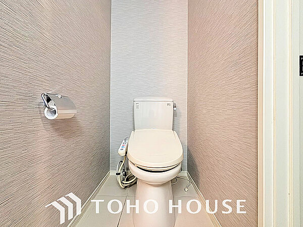 トイレには快適な温水洗浄便座付