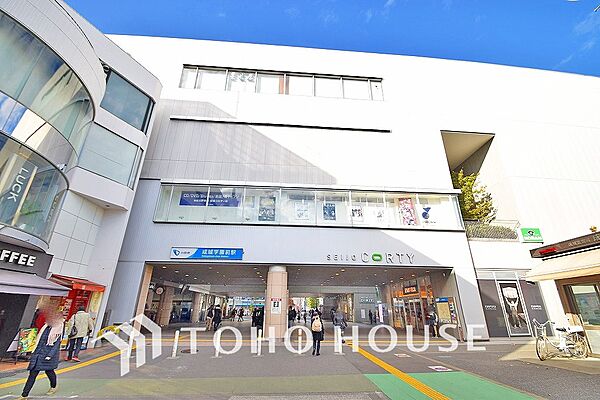 小田急線「成城学園前」駅　距離2400m