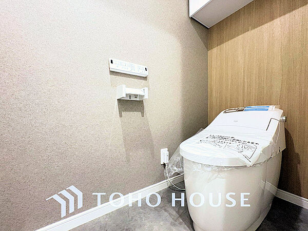 トイレには快適な温水洗浄便座付