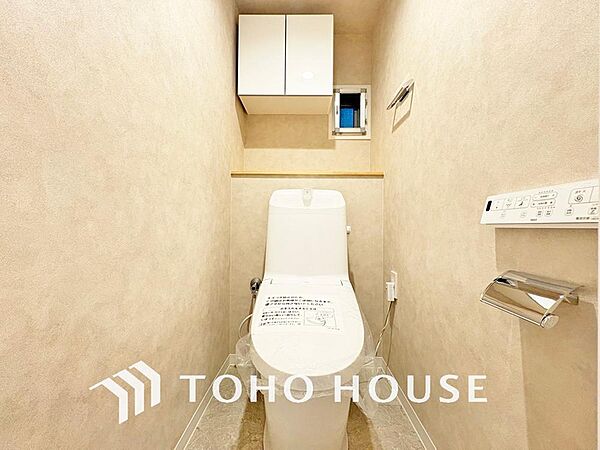 トイレには快適な温水洗浄便座付