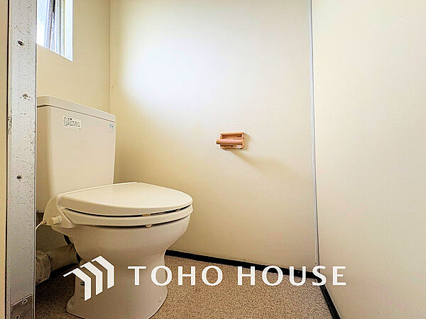 トイレには快適な温水洗浄便座付