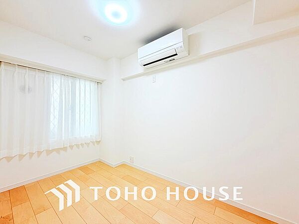 シンプルですっきりとした室内は飽きのこない居心地の良い雰囲気