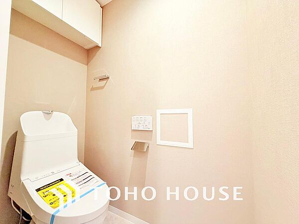 トイレには快適な温水洗浄便座付