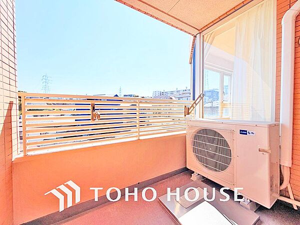 日当たりの良いバルコニーで晴れの日の洗濯物も楽しみになりますね
