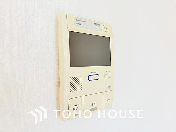 「モニターホン」誰が来てもわかる様にモニター付きインターホンを設置。快適と安らぎを合わせた優しい設計。