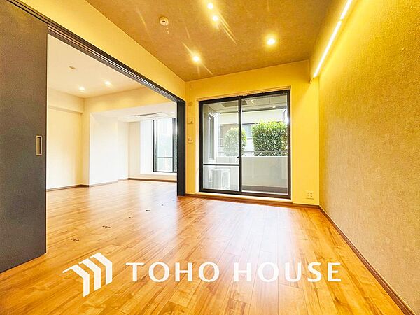 採光もある洋室は、くつろぎのひと時を過ごすのにぴったり