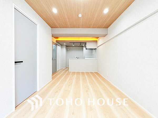 造りこんだ空間演出の妙が生み出す光と質のハーモニーはこの住宅のクオリティの良さを実感させてくれます。
