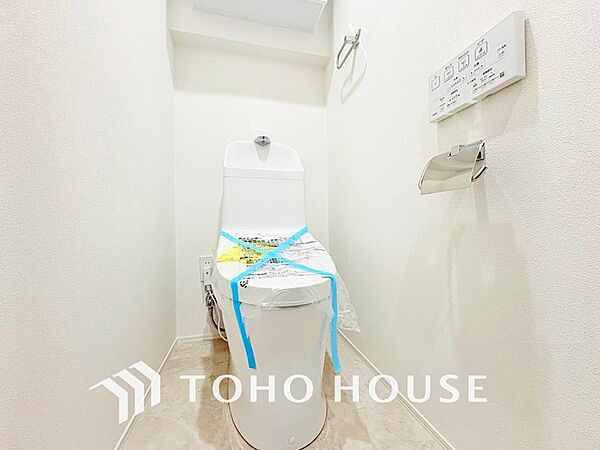 十分な広さと清潔感のあるカラーで纏まったおトイレ。時間に余裕とゆとりを持たせます。