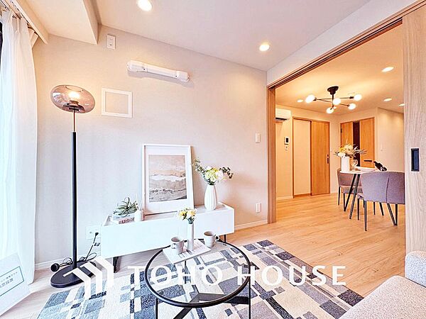 シンプルですっきりとした室内は飽きのこない居心地の良い雰囲気