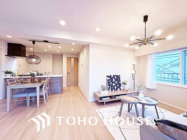 広がりのある住空間、家族が集まるリビング・ダイニング
