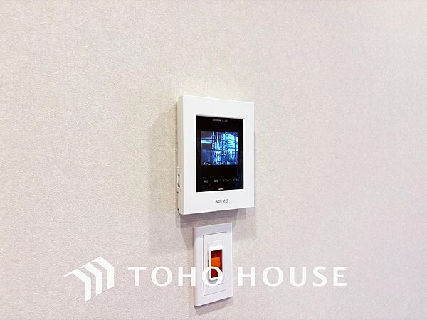 「モニターホン」誰が来てもわかる様にモニター付きインターホンを設置。快適と安らぎを合わせた優しい設計。