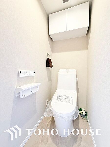 トイレには快適な温水洗浄便座付