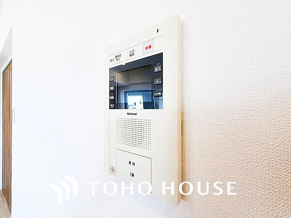 「モニターホン」誰が来てもわかる様にモニター付きインターホンを設置。快適と安らぎを合わせた優しい設計。