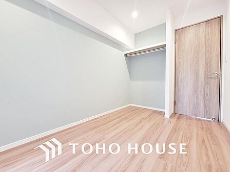 家具の配置のし易い室内です。趣味の部屋としても充分な広さを確保しております。