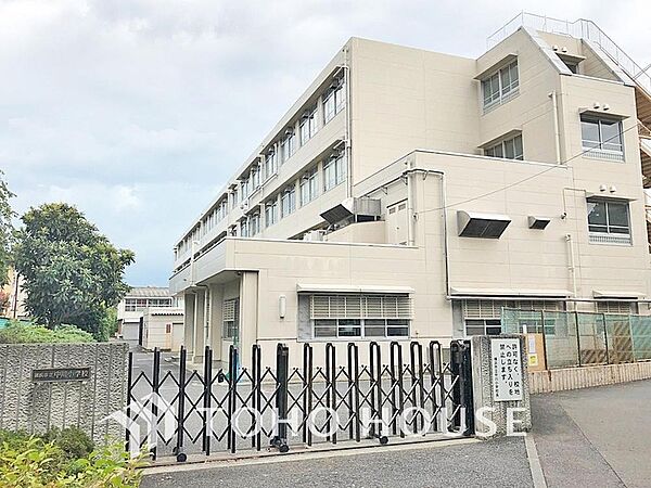 横浜市立中川小学校まで約900m