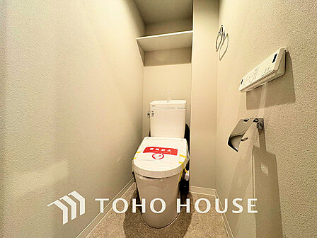 トイレには快適な温水洗浄便座付