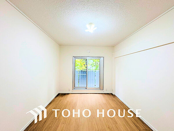 採光もある洋室は、くつろぎのひと時を過ごすのにぴったり