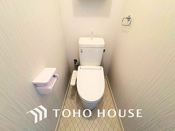 トイレには快適な温水洗浄便座付