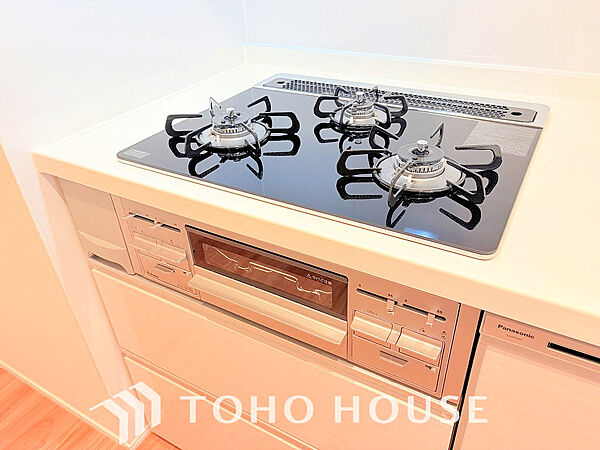 3口ガスコンロで効率よくお料理できますね