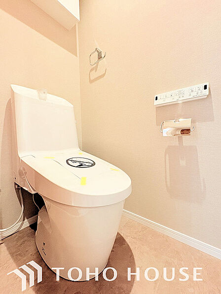 トイレには快適な温水洗浄便座付