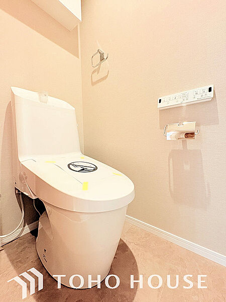 トイレには快適な温水洗浄便座付