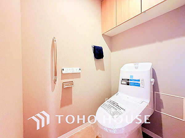 トイレには快適な温水洗浄便座付