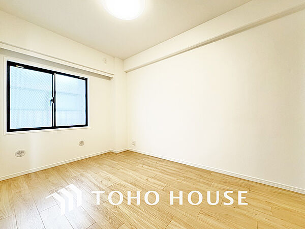 シンプルですっきりとした室内は飽きのこない居心地の良い雰囲気