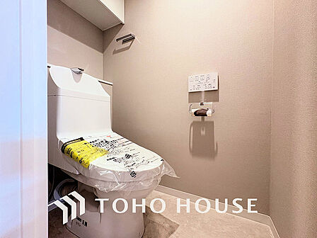 トイレには快適な温水洗浄便座付
