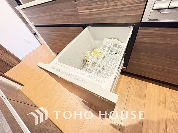 ビルトイン式食洗機完備のシステムキッチンで食後もゆったり家族団らん