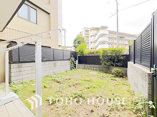 陽当たりの良いお庭はガーデニングなど、ご家族の楽しめる場所の一つに