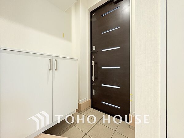 優しい雰囲気の玄関、家族の帰りを暖かく迎えてくれます