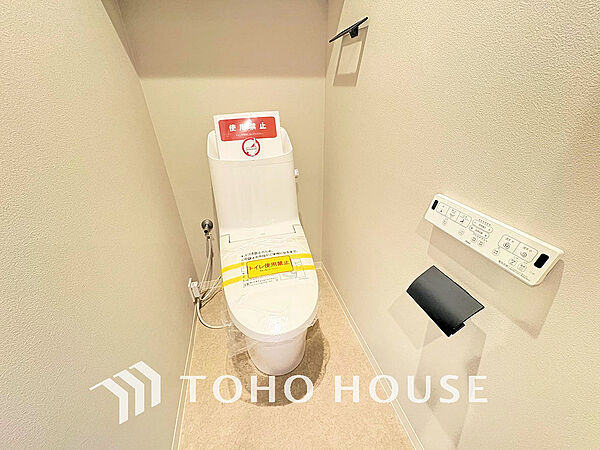 トイレには快適な温水洗浄便座付