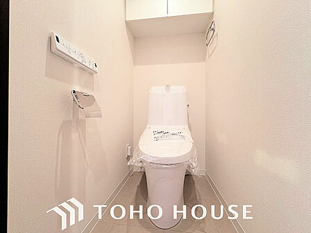 トイレには快適な温水洗浄便座付