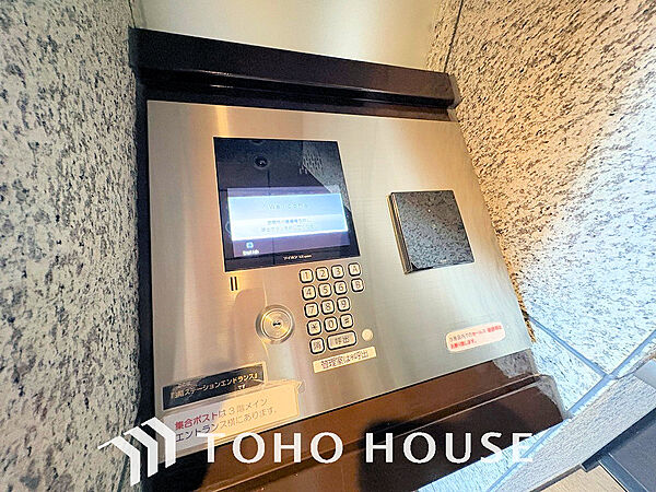 エントランスはオートロック完備で安心のセキュリティ
