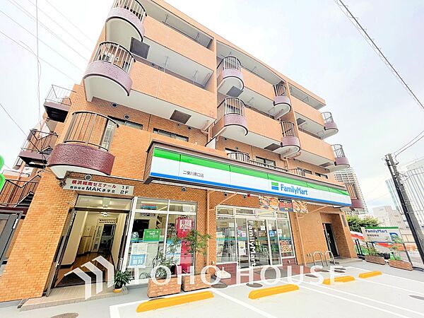 ファミリーマート二俣川南口店　距離300m