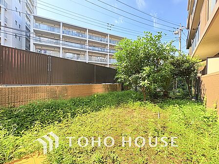 陽当たりの良いお庭はガーデニングなど、ご家族の楽しめる場所の一つに
