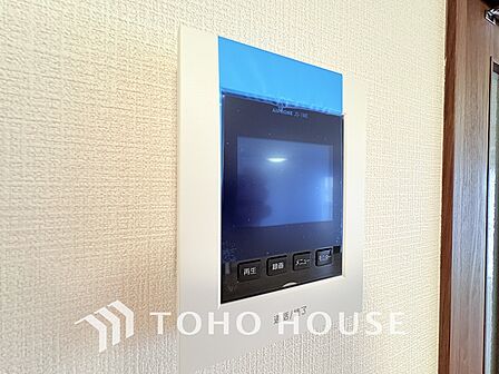 来客が一目でわかるモニター付きインターホン