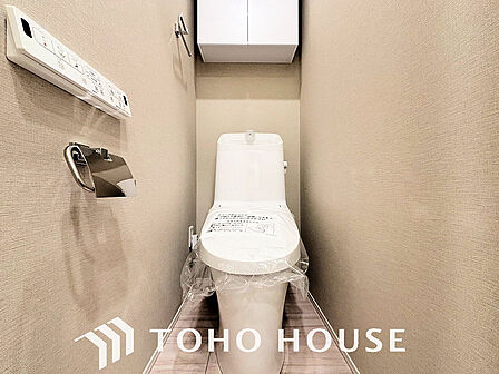 トイレには快適な温水洗浄便座付