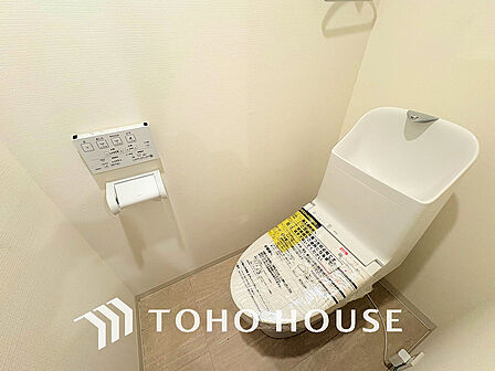 トイレには快適な温水洗浄便座付