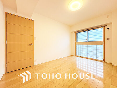 採光もある洋室は、くつろぎのひと時を過ごすのにぴったり