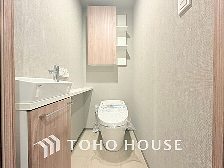 トイレには快適な温水洗浄便座付