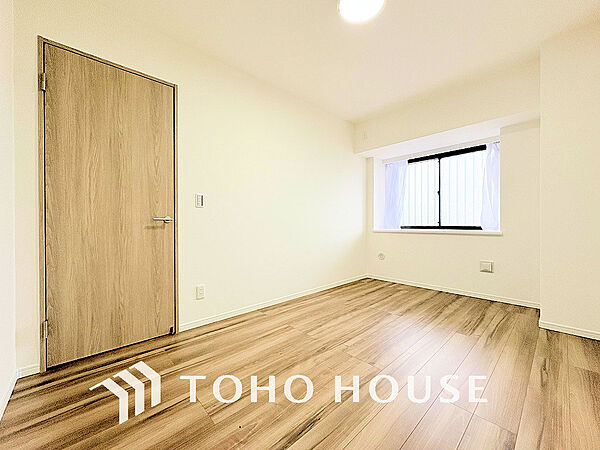採光もある洋室は、くつろぎのひと時を過ごすのにぴったり