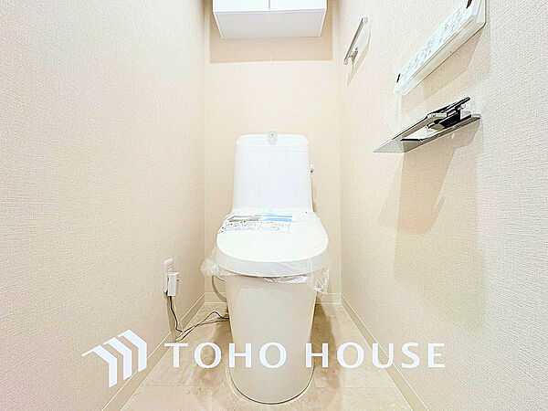 トイレには快適な温水洗浄便座付