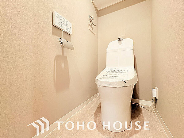 トイレには快適な温水洗浄便座付