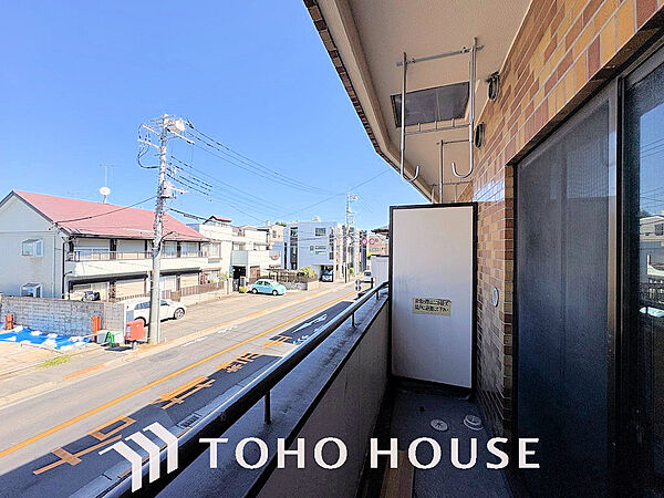 日当たりの良いバルコニーで晴れの日の洗濯物も楽しみになりますね