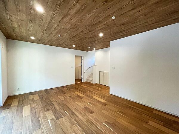 入居時撮影。全室南向きの明るい陽光の差し込む素敵なお部屋です♪詳細は小林090-8348-9841までお気軽にご連絡下さい♪