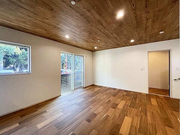 入居時撮影。全室南向きの明るい陽光の差し込む素敵なお部屋です♪詳細は小林090-8348-9841までお気軽にご連絡下さい♪
