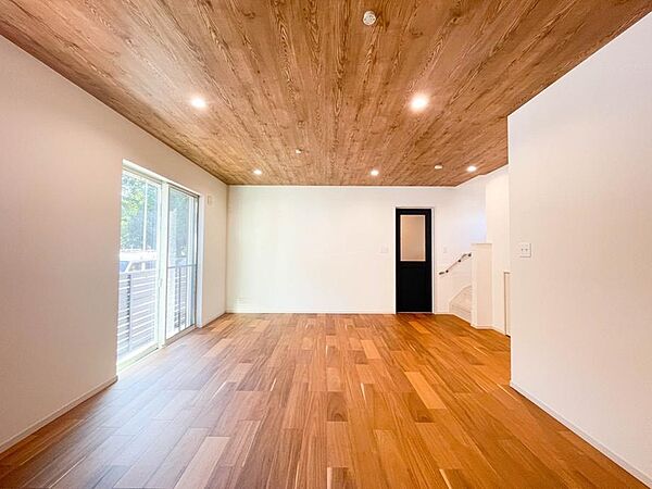 入居時撮影。全室南向きの明るい陽光の差し込む素敵なお部屋です♪詳細は小林090-8348-9841までお気軽にご連絡下さい♪