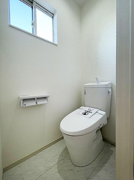 入居時撮影。全室南向きの明るい陽光の差し込む素敵なお部屋です♪詳細は小林090-8348-9841までお気軽にご連絡下さい♪