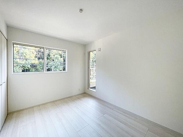 入居時撮影。全室南向きの明るい陽光の差し込む素敵なお部屋です♪詳細は小林090-8348-9841までお気軽にご連絡下さい♪